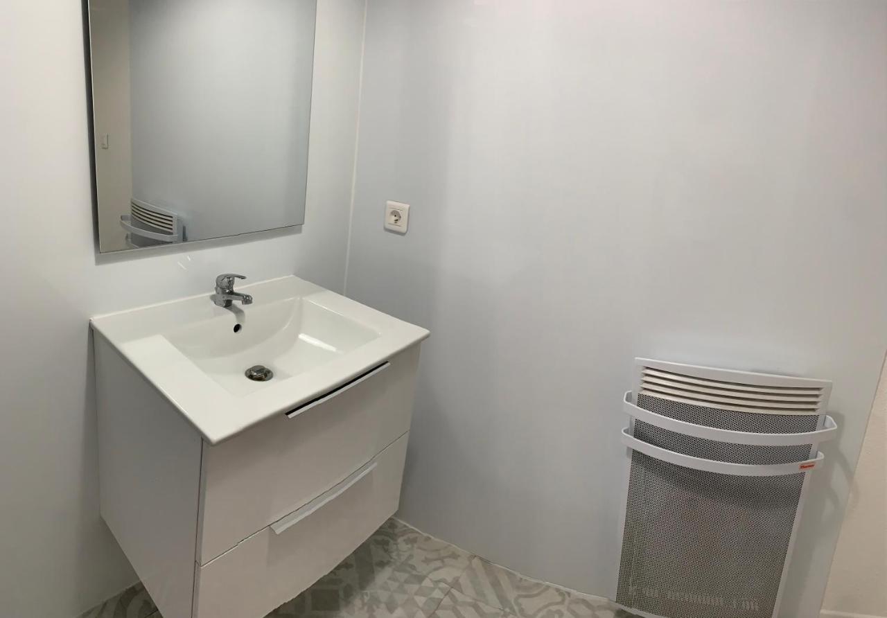 Appartement 2Eme Etage 42M2 Hyper Centre Ville / Parking Gratuit Riom Exteriör bild